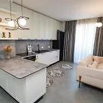 Select 6 Apartment *