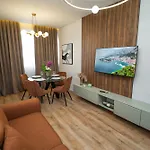 Select 6 Apartment *