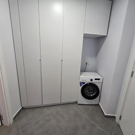Select 6 Apartment *