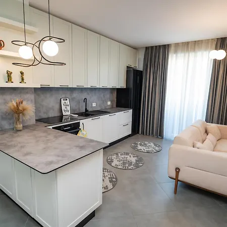Select 6 Apartment *